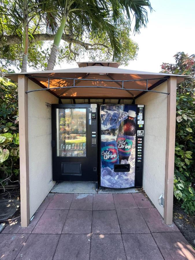 Sheridan Hostel Dania Beach Exterior photo