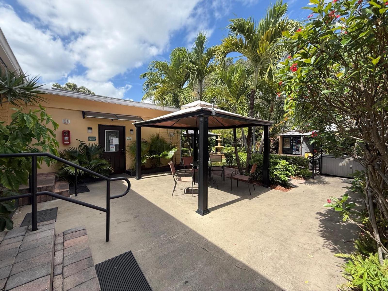 Sheridan Hostel Dania Beach Exterior photo