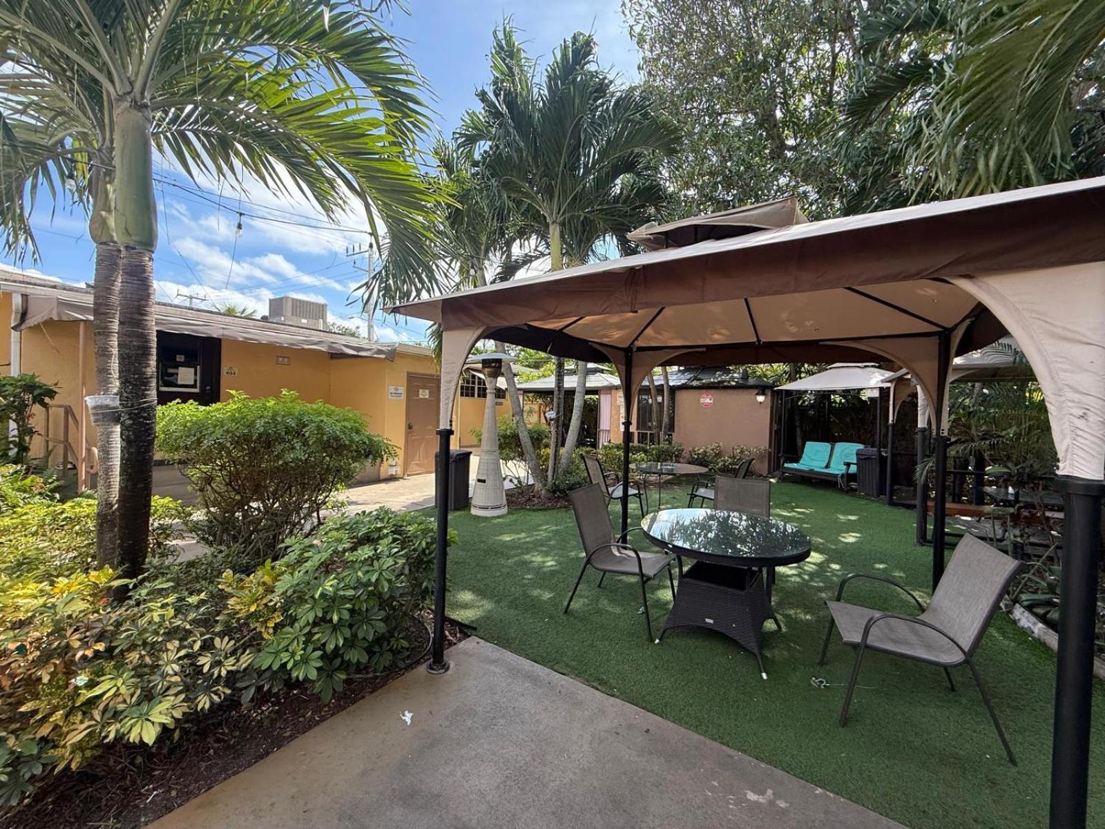 Sheridan Hostel Dania Beach Exterior photo